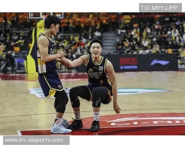 媒体人:辽粤对决的激情已成往事中国篮球春晚迎来新的篇章 媒体人:辽粤对决的激情已成往事中国篮球春晚迎来新的篇章